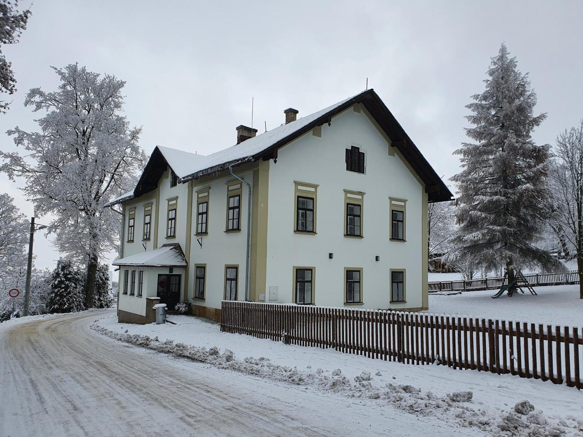 Stara Skola Hedec Aparthotel Králíky Exterior foto